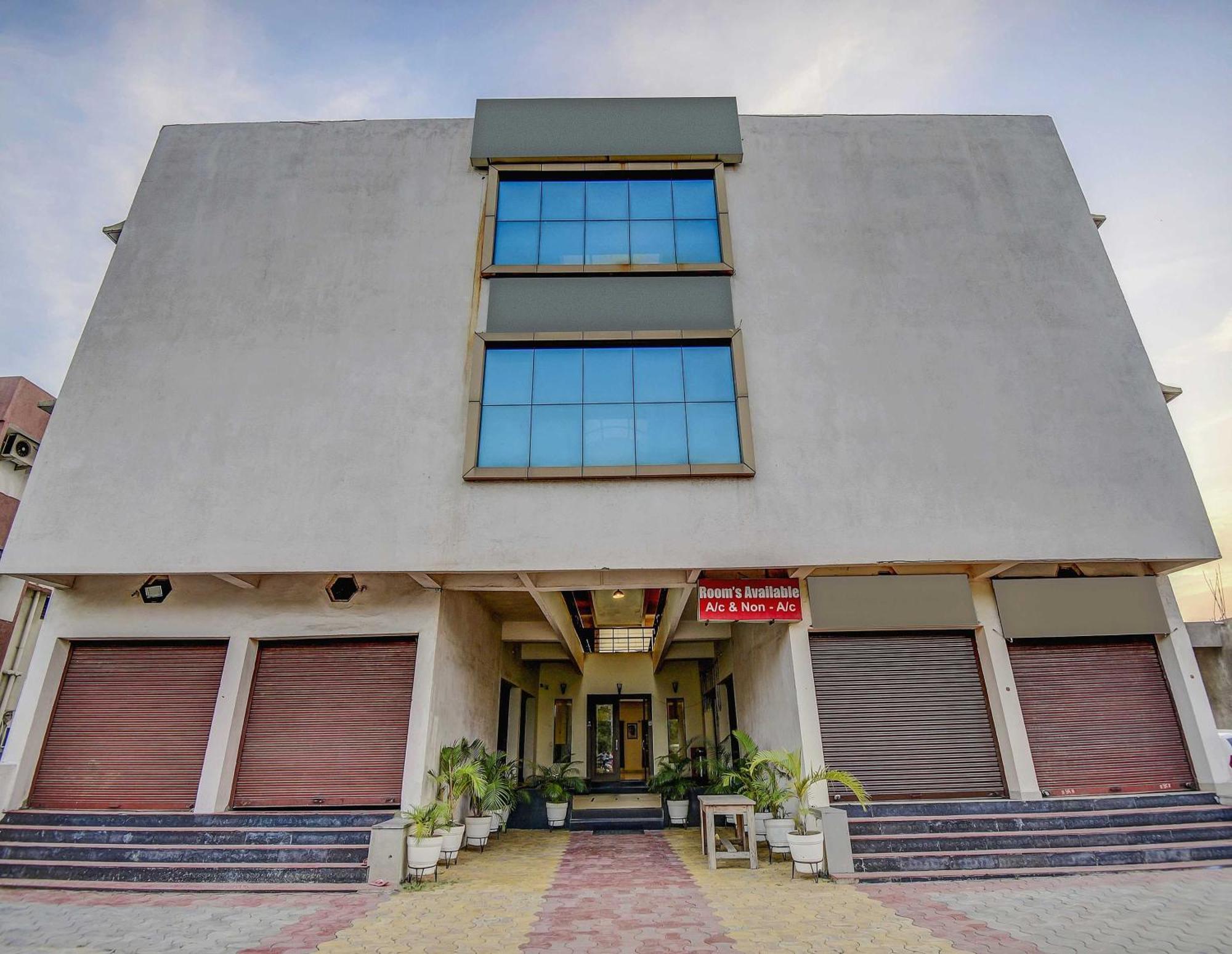 Hotel O Plus Corporate One Khapa  Dış mekan fotoğraf